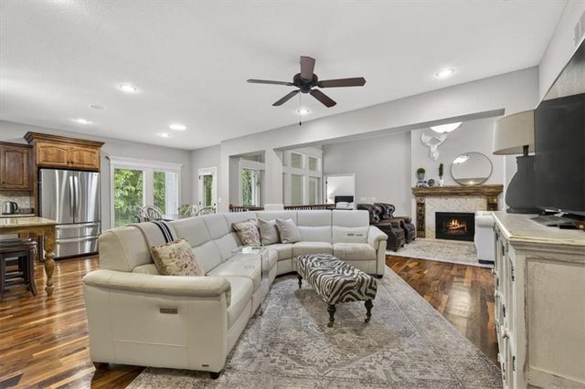 4404 NE Georgian Drive, Lee's Summit, MO 64064