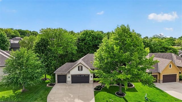 4404 NE Georgian Drive, Lee's Summit, MO 64064