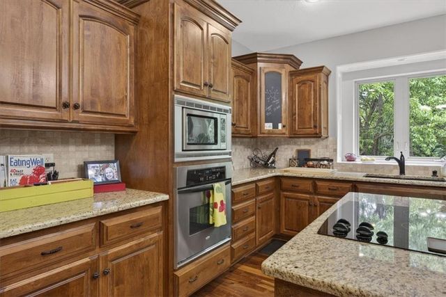4404 NE Georgian Drive, Lee's Summit, MO 64064