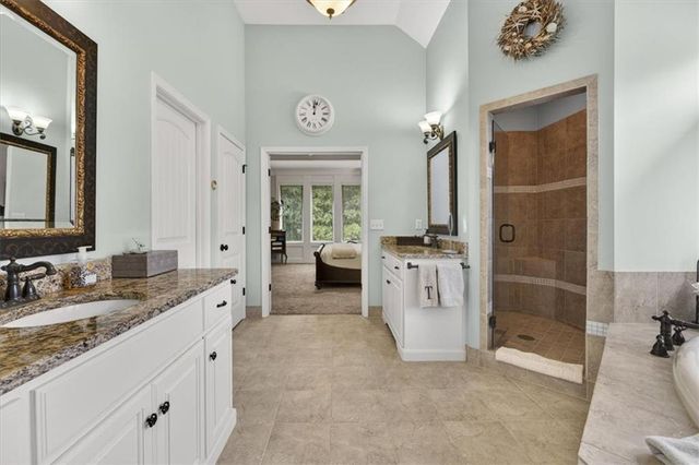 4404 NE Georgian Drive, Lee's Summit, MO 64064