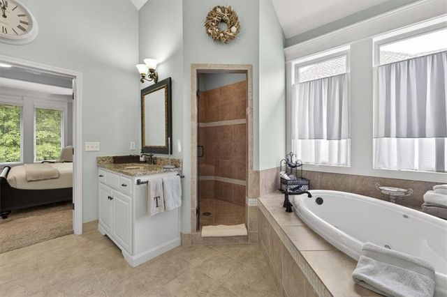 4404 NE Georgian Drive, Lee's Summit, MO 64064