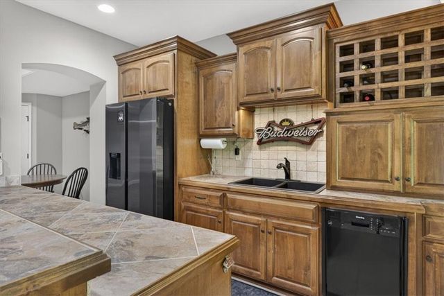 4404 NE Georgian Drive, Lee's Summit, MO 64064
