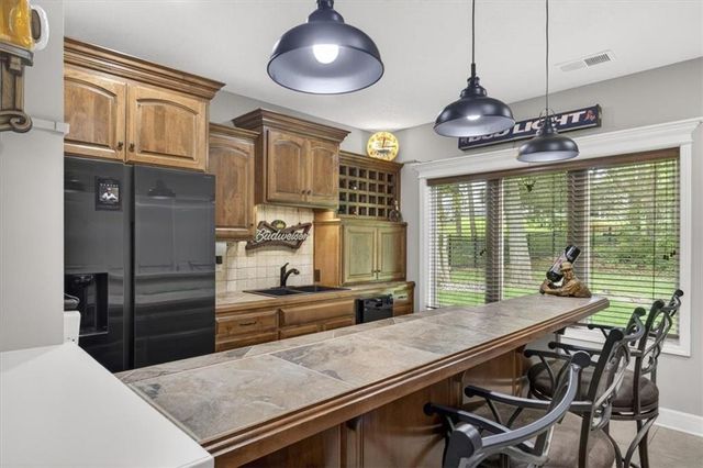 4404 NE Georgian Drive, Lee's Summit, MO 64064