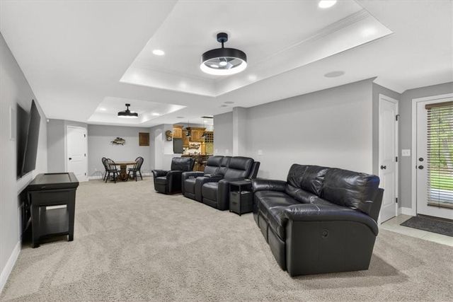 4404 NE Georgian Drive, Lee's Summit, MO 64064