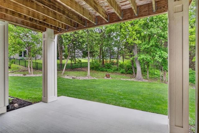 4404 NE Georgian Drive, Lee's Summit, MO 64064