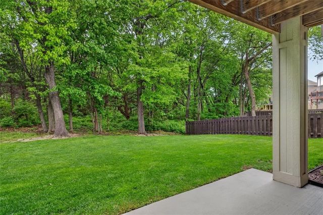 4404 NE Georgian Drive, Lee's Summit, MO 64064