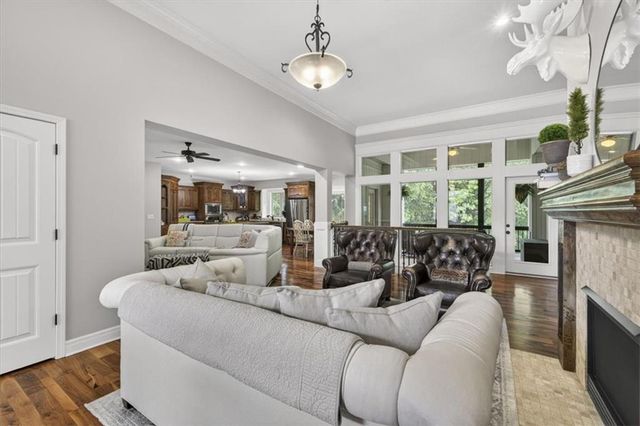 4404 NE Georgian Drive, Lee's Summit, MO 64064