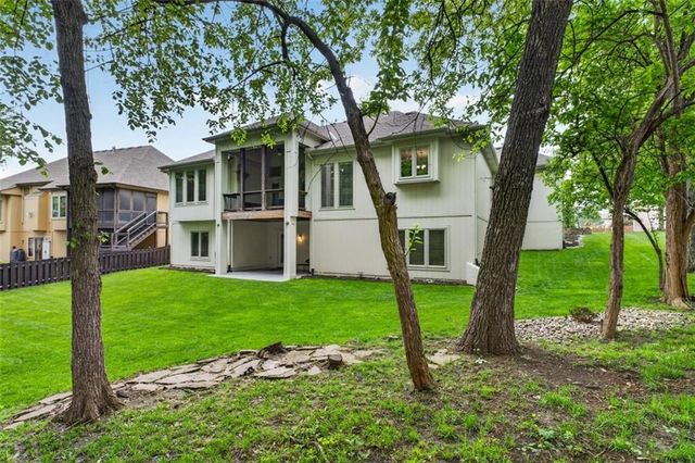 4404 NE Georgian Drive, Lee's Summit, MO 64064