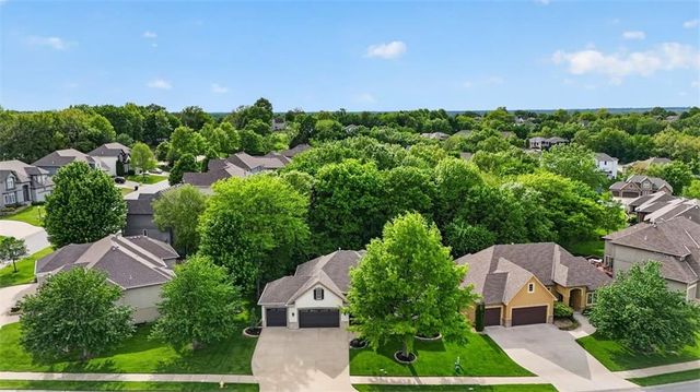 4404 NE Georgian Drive, Lee's Summit, MO 64064