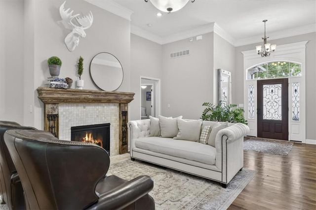 4404 NE Georgian Drive, Lee's Summit, MO 64064