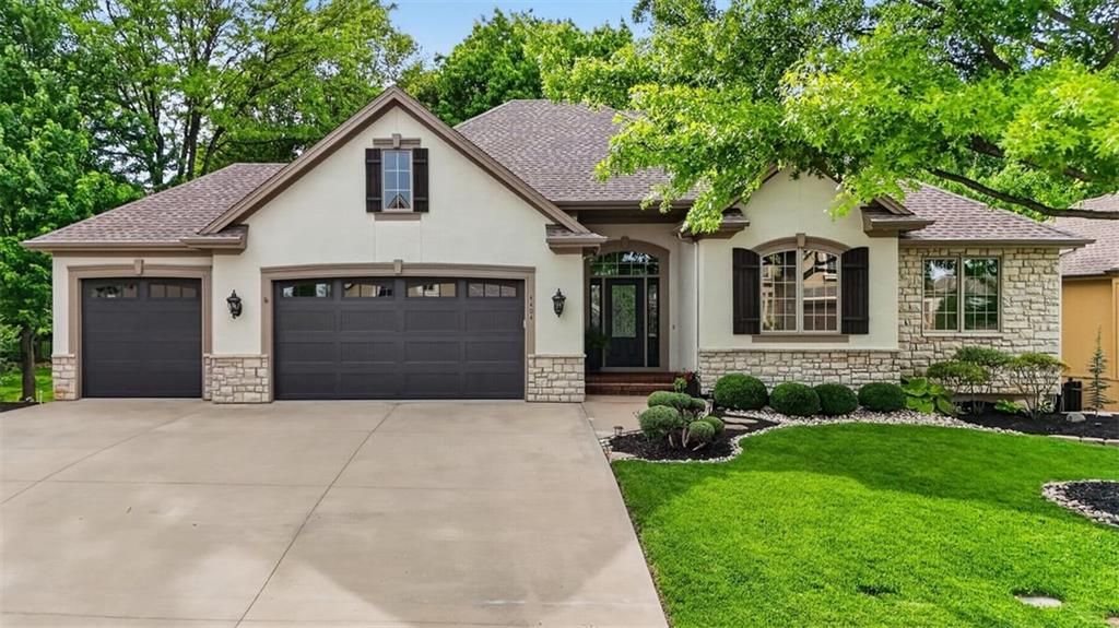4404 NE Georgian Drive, Lee's Summit, MO 64064