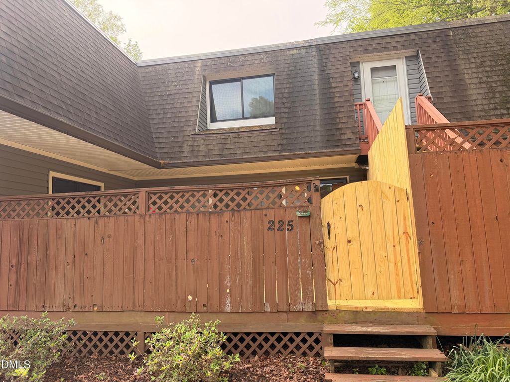 225 Summerwalk Circle, Chapel Hill, NC 27517