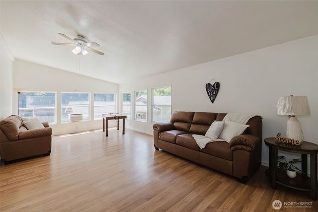 401 E Lk Devereaux Road, Allyn, WA 98524