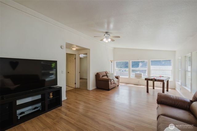 401 E Lk Devereaux Road, Allyn, WA 98524