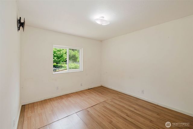 401 E Lk Devereaux Road, Allyn, WA 98524
