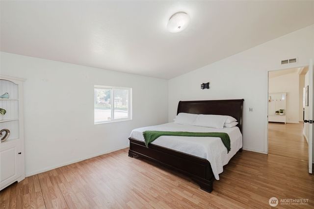 401 E Lk Devereaux Road, Allyn, WA 98524