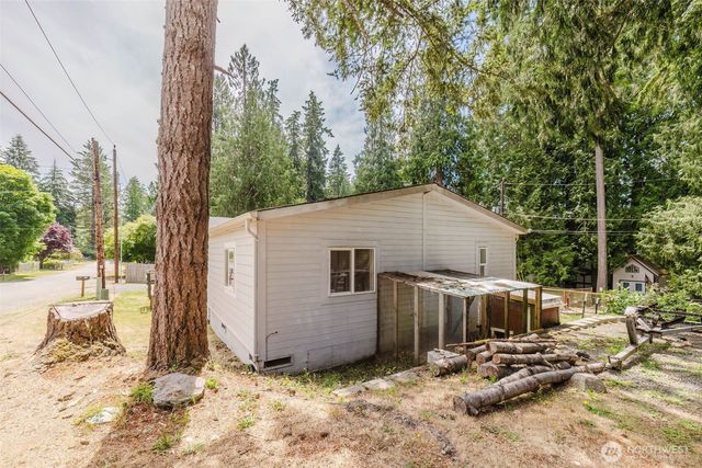401 E Lk Devereaux Road, Allyn, WA 98524