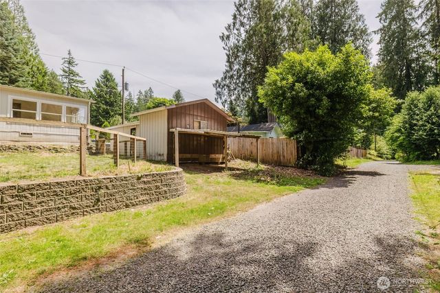 401 E Lk Devereaux Road, Allyn, WA 98524