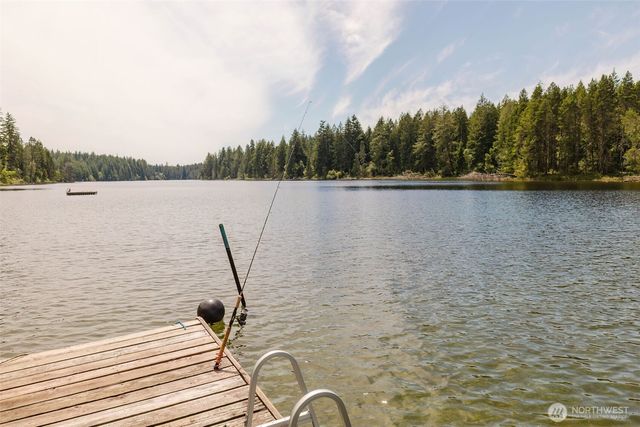 401 E Lk Devereaux Road, Allyn, WA 98524