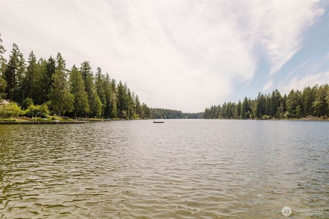 401 E Lk Devereaux Road, Allyn, WA 98524