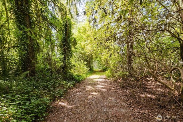 401 E Lk Devereaux Road, Allyn, WA 98524