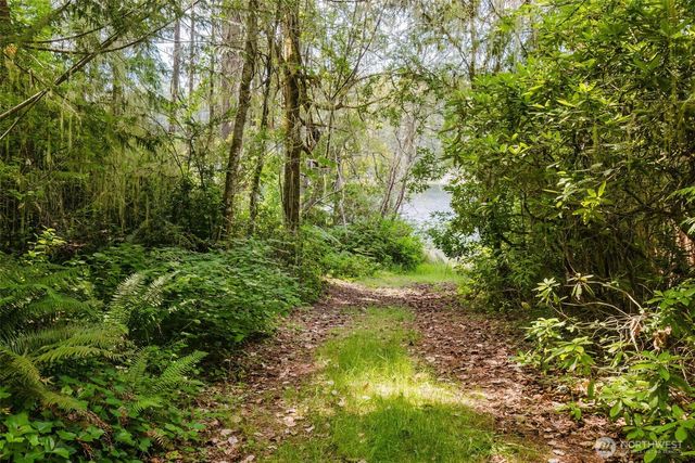 401 E Lk Devereaux Road, Allyn, WA 98524