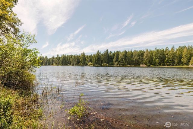 401 E Lk Devereaux Road, Allyn, WA 98524