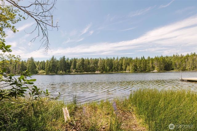 401 E Lk Devereaux Road, Allyn, WA 98524