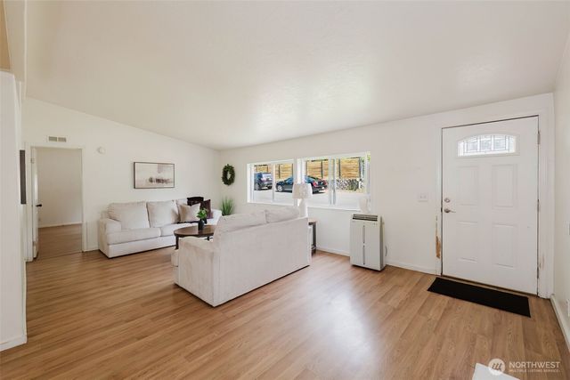 401 E Lk Devereaux Road, Allyn, WA 98524