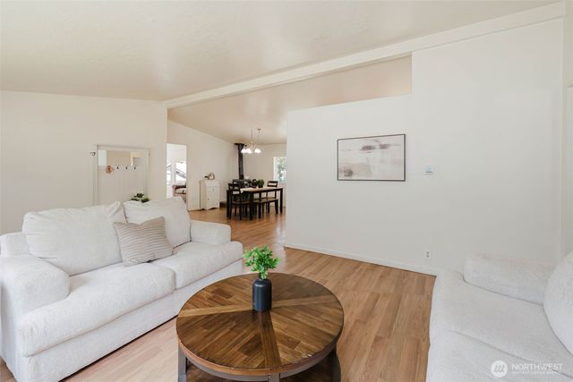401 E Lk Devereaux Road, Allyn, WA 98524