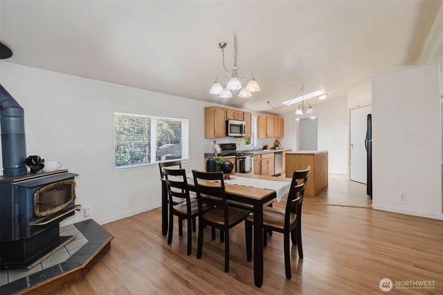 401 E Lk Devereaux Road, Allyn, WA 98524
