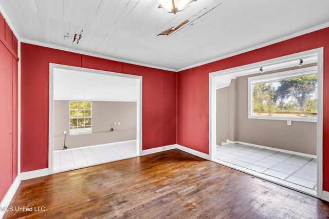 718 Signal Street, Ocean Springs, MS 39564