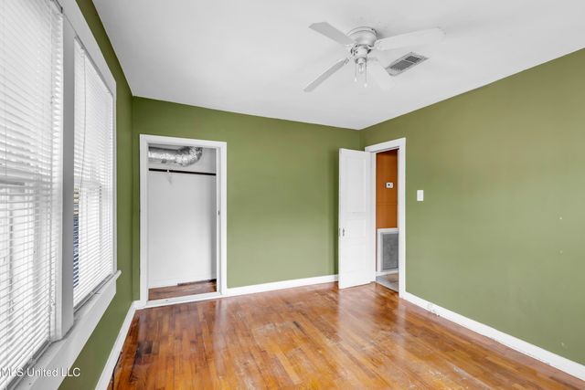 718 Signal Street, Ocean Springs, MS 39564