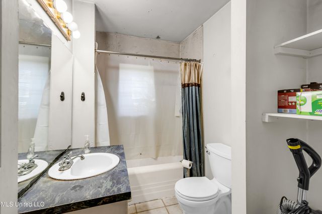 718 Signal Street, Ocean Springs, MS 39564