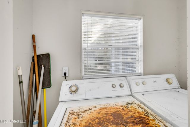 718 Signal Street, Ocean Springs, MS 39564