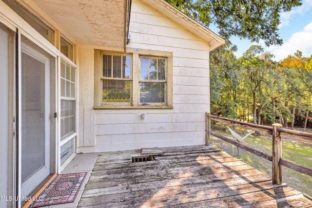 718 Signal Street, Ocean Springs, MS 39564