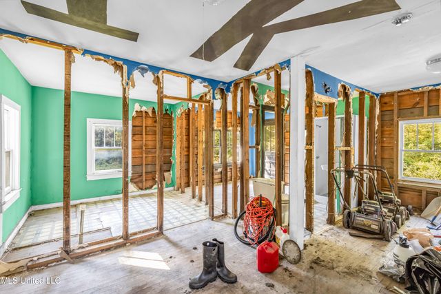 718 Signal Street, Ocean Springs, MS 39564