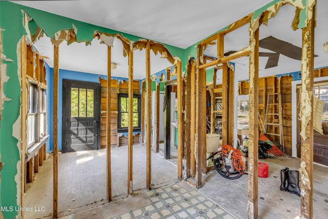 718 Signal Street, Ocean Springs, MS 39564