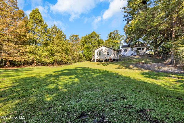 718 Signal Street, Ocean Springs, MS 39564