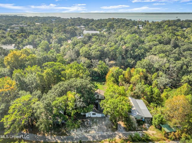 718 Signal Street, Ocean Springs, MS 39564