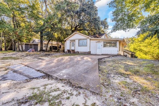 718 Signal Street, Ocean Springs, MS 39564