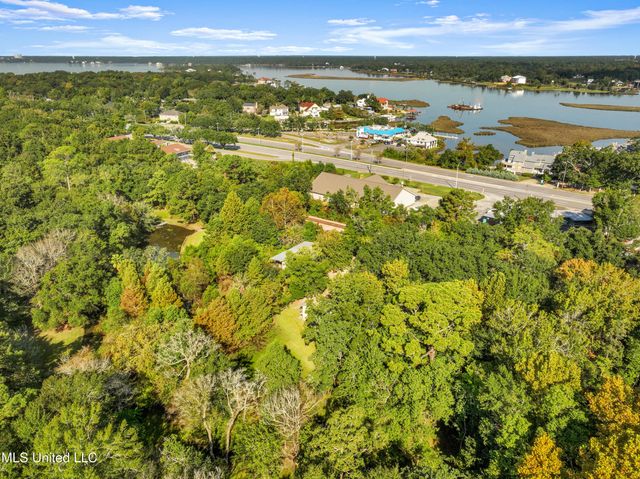 718 Signal Street, Ocean Springs, MS 39564