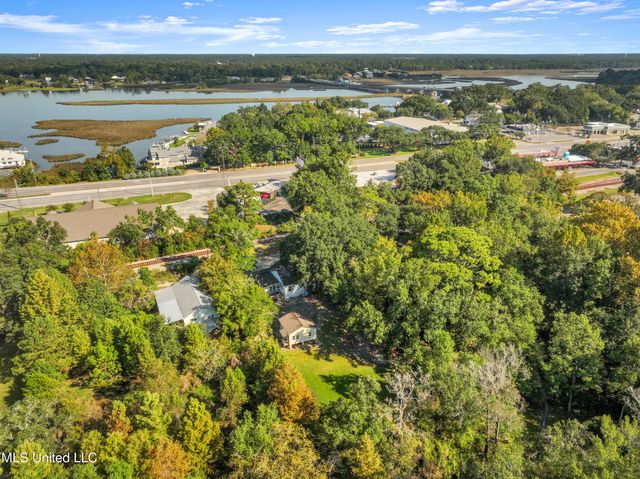 718 Signal Street, Ocean Springs, MS 39564