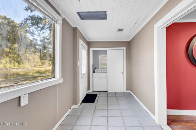 718 Signal Street, Ocean Springs, MS 39564