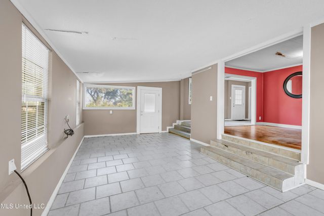 718 Signal Street, Ocean Springs, MS 39564