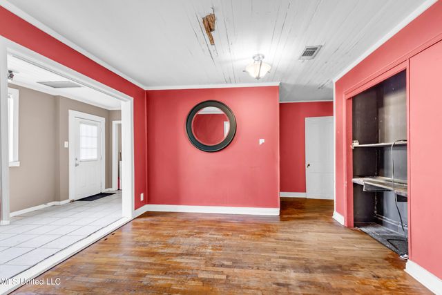 718 Signal Street, Ocean Springs, MS 39564