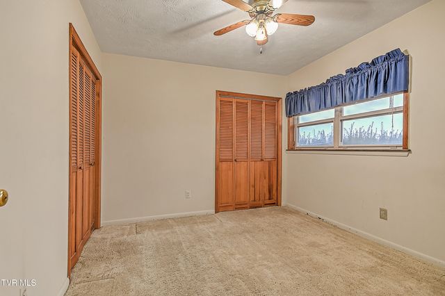 210 Farmstead Lane, Bristol, VA 24201