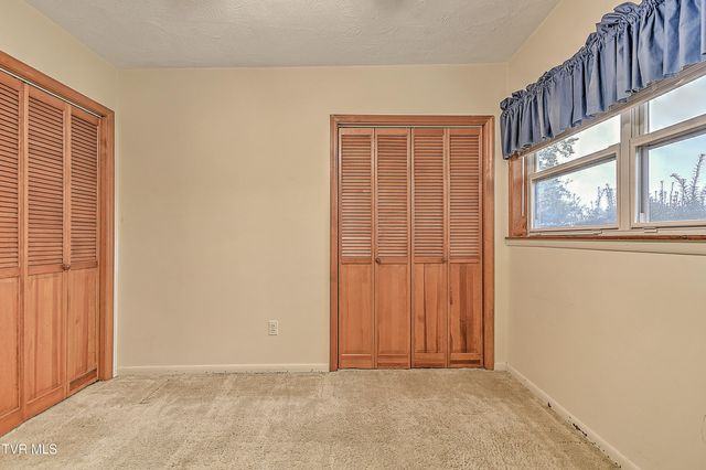 210 Farmstead Lane, Bristol, VA 24201