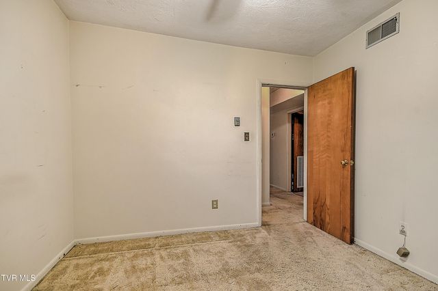 210 Farmstead Lane, Bristol, VA 24201