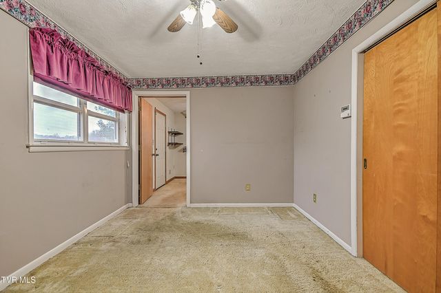 210 Farmstead Lane, Bristol, VA 24201